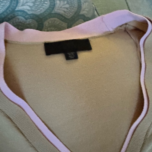 Zara | V neck cardigan with short sleeves Front button closure Double-layer trim - Picture 8 of 8